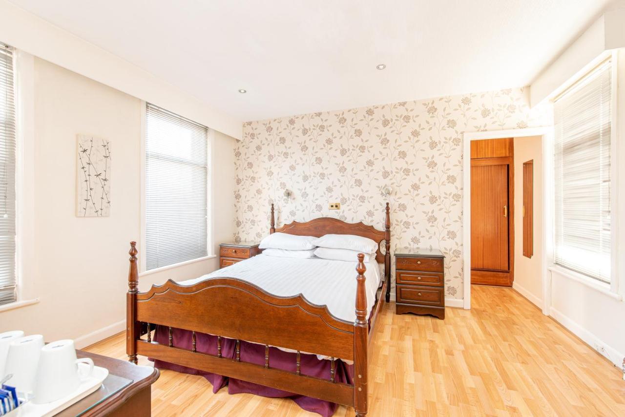 The Headlands 3*