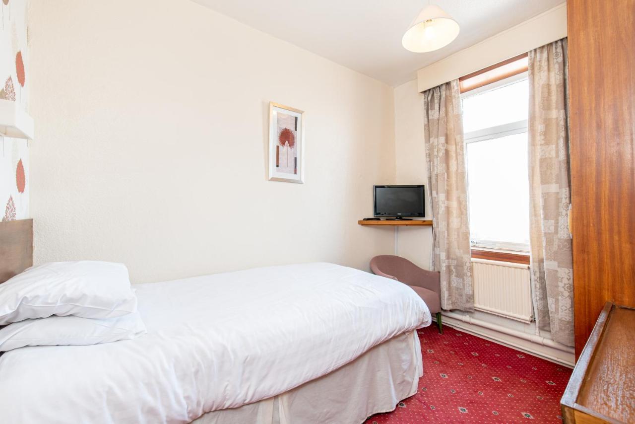 The Headlands 3*