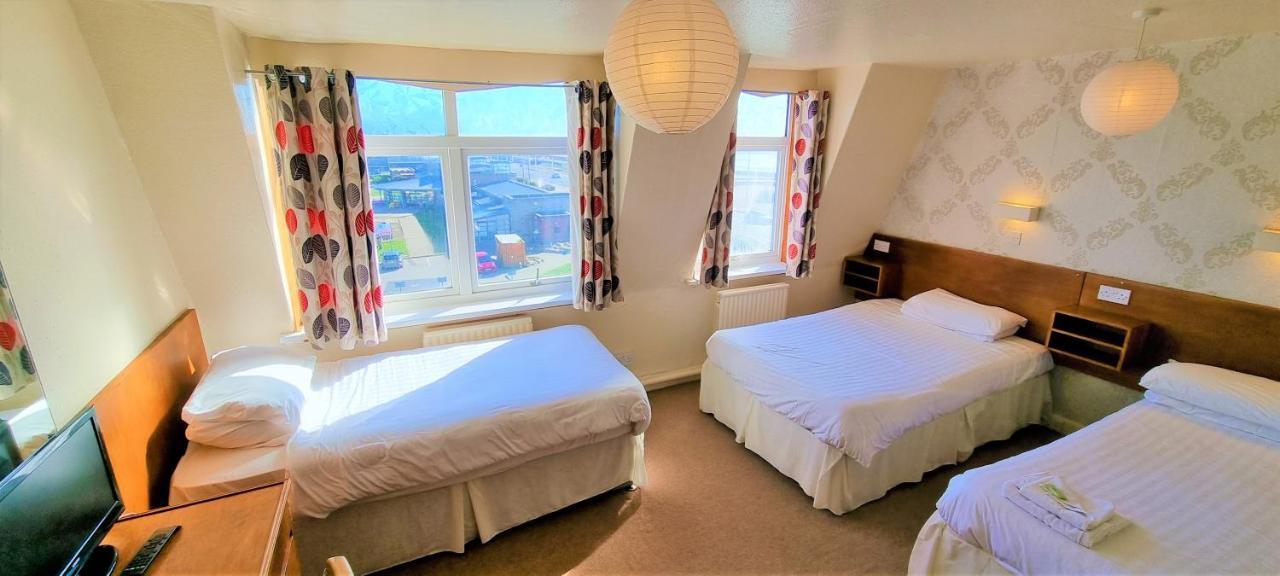 The Headlands 3*
